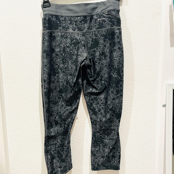 Nike dri fit crop running workout pants - Picture 2 of 7